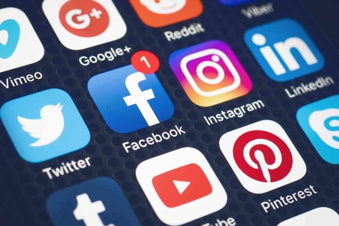 573033001 featured image Social media app icons on a smartphone screen