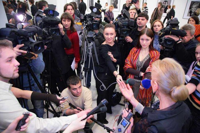 Moscow,,Russia,-,November,11:,Interview,Of,Olga,Sviridova,(director A crowded press conference with journalists and cameras surrounding a speaker